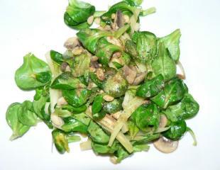 fenchel feldsalat mit champignons und pinienkernen