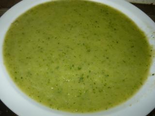 fettarme zucchinicreme suppe