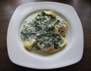 fleisch tortelloni mit gorgonzola spinatsoße