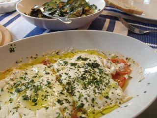 gebackener feta mit kräutern und tomaten