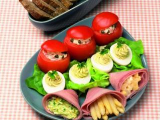 gefüllte tomaten und gefüllte eier