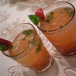 gin cocktail mit erdbeeren
