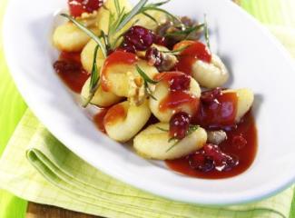 gnocchi in scharfer cranberry tomaten sauce