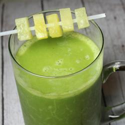 green smoothie mit banane ananas und spinat