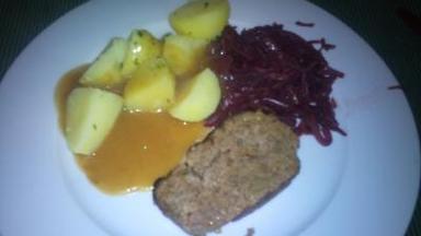 hackfleischpastete falscher hase mit rotkohl und petersilienkartoffeln