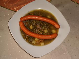 klare erbsensuppe mit wienerle