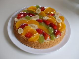 klassischer obstkuchen mit biskuitboden