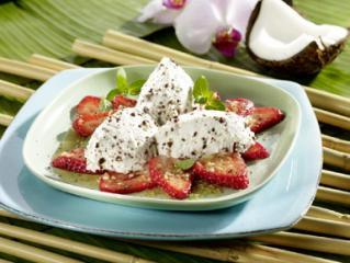 kokosverführung mit scharfen erdbeeren