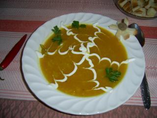 kürbissuppe mit schinkenwürfeln