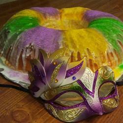 mardi gras hefekranz king cake