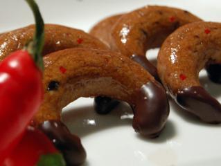 nougathörnchen mit chili und gerösteten kakaosplittern