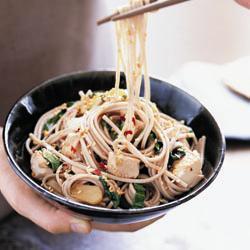 pak choi mit tofu und soba nudeln