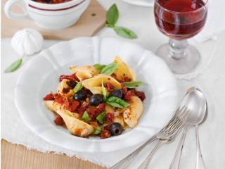 pasta diabolo mit speck chili und oliven