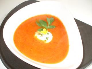 pikante tomaten paprika suppe mit einlage