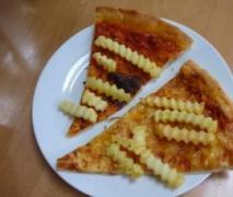 pommes pizza pizza con patate fritte