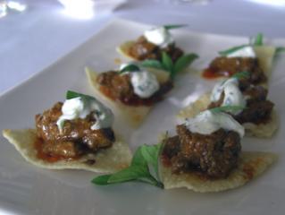 rind vindaloo auf pompadom brot mit minz joghurt