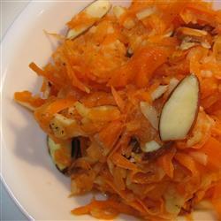 rohkost karottensalat mit apfel und mandeln
