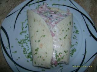 schneller wrap mit fleischsalat und käse