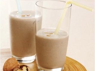 soja smoothie mit walnüssen und bananen