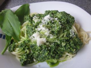 spaghetti mit bärlauchpesto