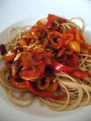 spaghetti mit mini paprika getrockneten tomaten und mozzarella