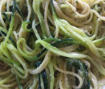 spaghetti mit zucchini gorgonzola sauce