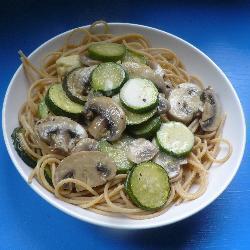 spaghetti mit zucchini und pilzen