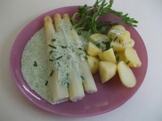 spargel mit kartoffeln und kräuterbechamel