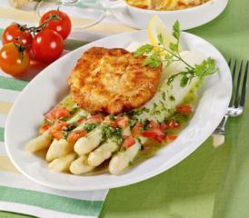 spargel mit wiener schnitzel und vinaigrette