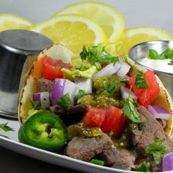 tacos mit rindfleischstreifen carne asada