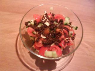 tomaten mozarella salat mit pumpernickel kroutons
