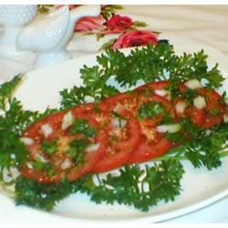 tomatensalat mit chiliöl und limette