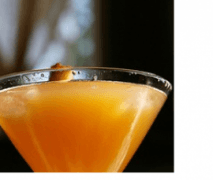 variation von sekt cocktail mit pfirsich und nekta