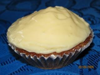 vollmilch bonbon cupcakes unter ahornsirup frischkäsepudding