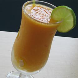 alkoholfreier papaya mango cocktail