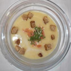 apfel senf suppe mit räucherlachs und zimt croutons