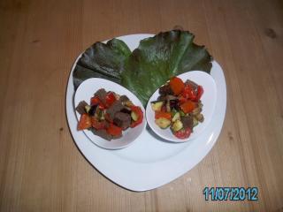 brotsalat mit auberginen und zucchini