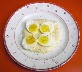 eier in kräuter rahm soße