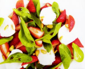 erdbeer spinat salat