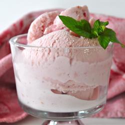 frozen yogurt mit gemischten beeren