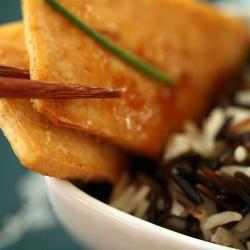 gebratener tofu mit wildreis