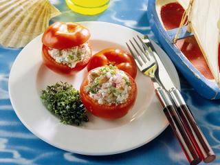 gefüllte tomaten mit hüttenkäse und matjes