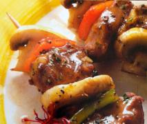 grillspieße mit rindfleisch paprika und pilzen