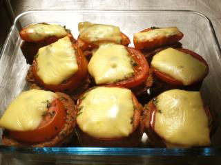 hackfleischmuffins überbacken mit tomaten und käse