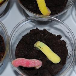 halloween dessert mit würmern