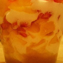 joghurt dessert mit mango honig und granatapfel