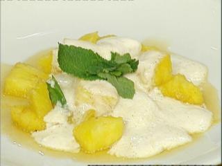 karamellisierte ananas mit joghurtcreme