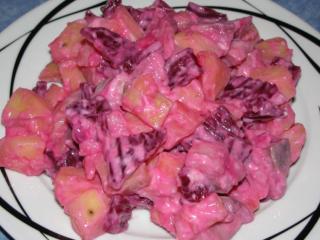 kartoffelsalat mit hering und roter beete