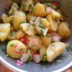 kartoffelsalat mit radieschen