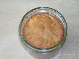 kirschkuchen mit honig und sesam im glas gebacken